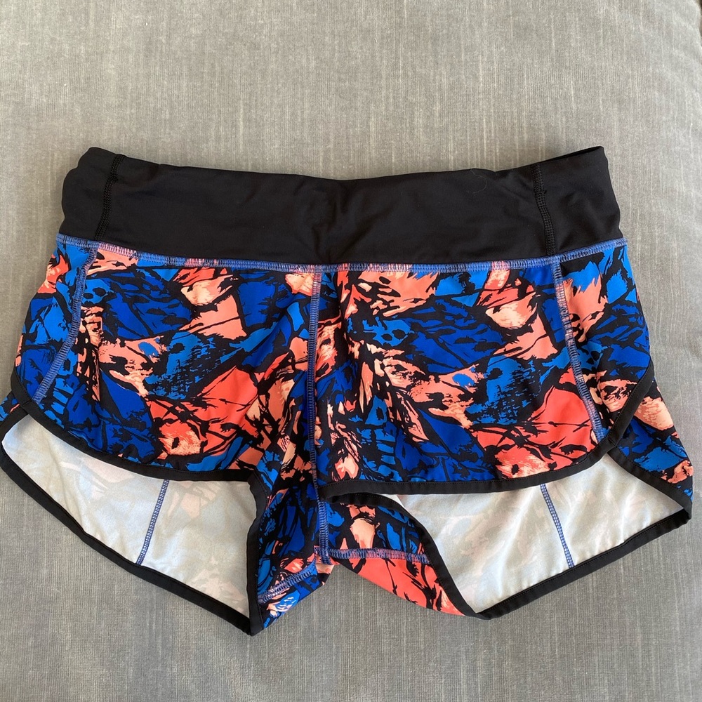 LULULEMON SPEED SHORTS. SIZE 6!!